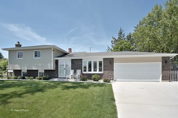 $649,900 | 2901 Gregg Drive, McHenry, IL 60050