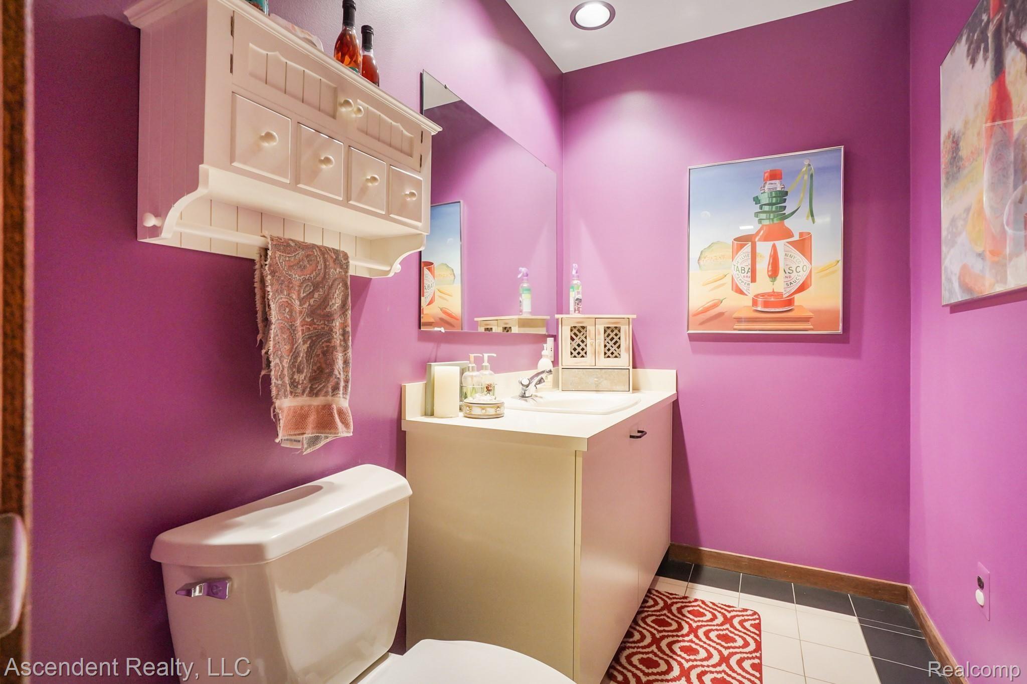 3075 Walnut Lake Road West Bloomfield, MI 48322 - Photo 15 of 39 Power room