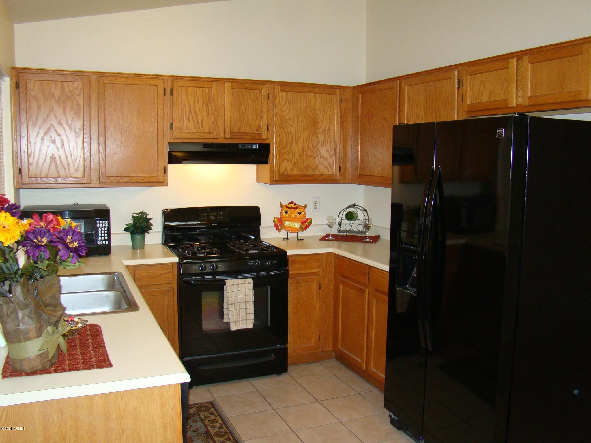 1726 East Carter Road Phoenix, AZ 85042 - Photo 3 of 27 Kitchen 4