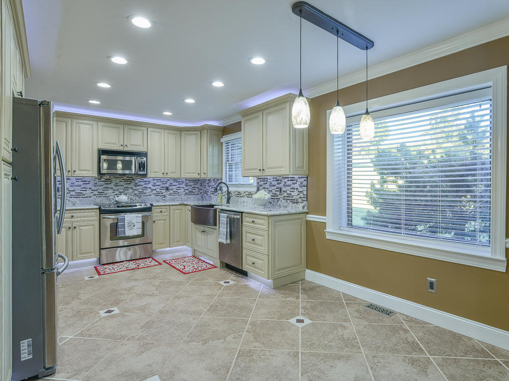642 Boones Station Road Gray, TN 37615 - Photo 12 of 44 Boone Station kitchen eat in 1