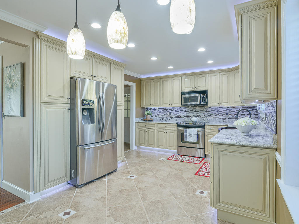 642 Boones Station Road Gray, TN 37615 - Photo 13 of 44 Boone Station kitchen eat in 2