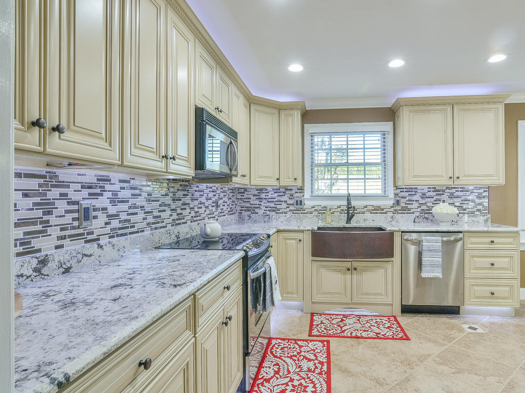 642 Boones Station Road Gray, TN 37615 - Photo 14 of 44 Boone Station kitchen eat in 3