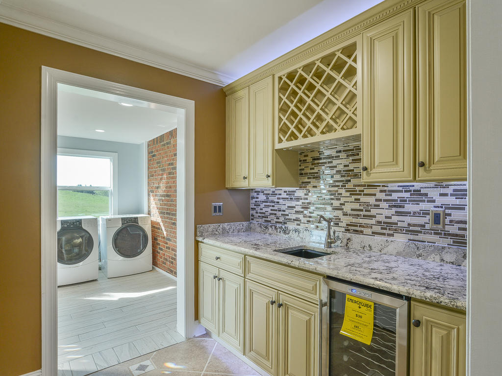 642 Boones Station Road Gray, TN 37615 - Photo 19 of 44 642 Boone wet bar
