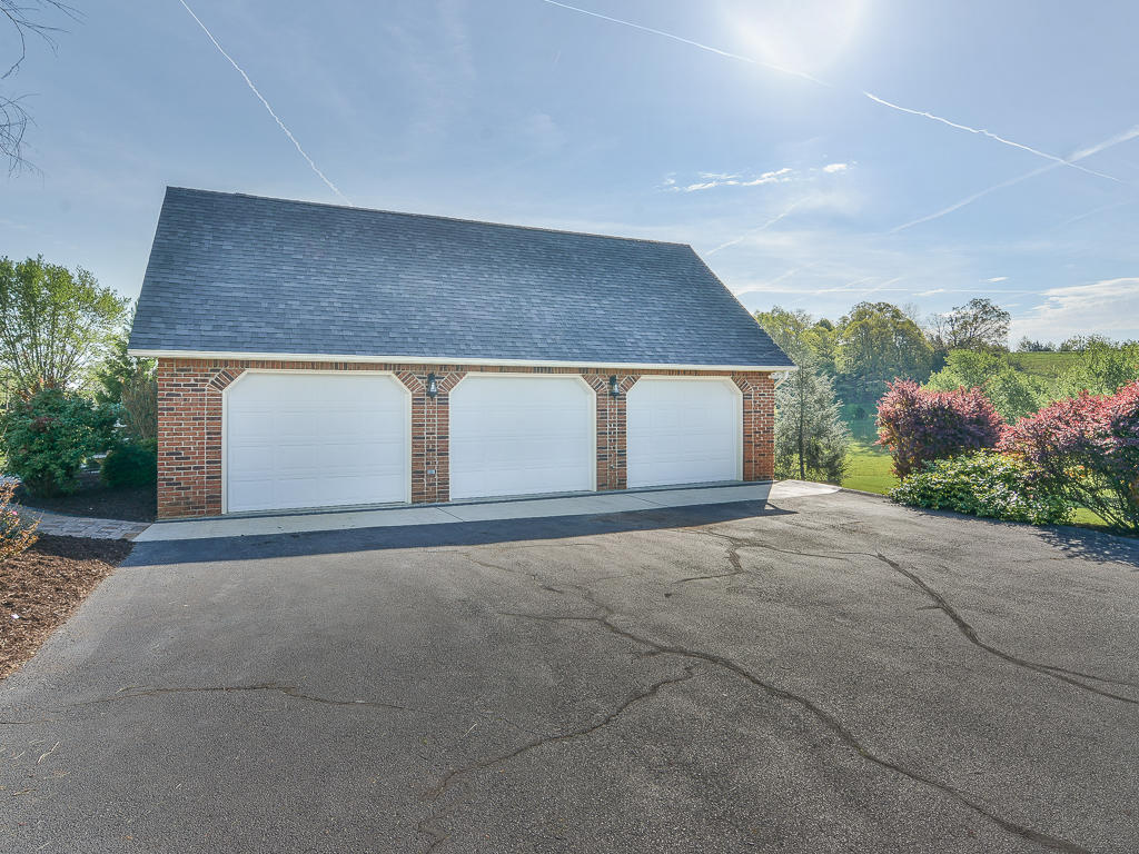 642 Boones Station Road Gray, TN 37615 - Photo 40 of 44 642 Boone parking