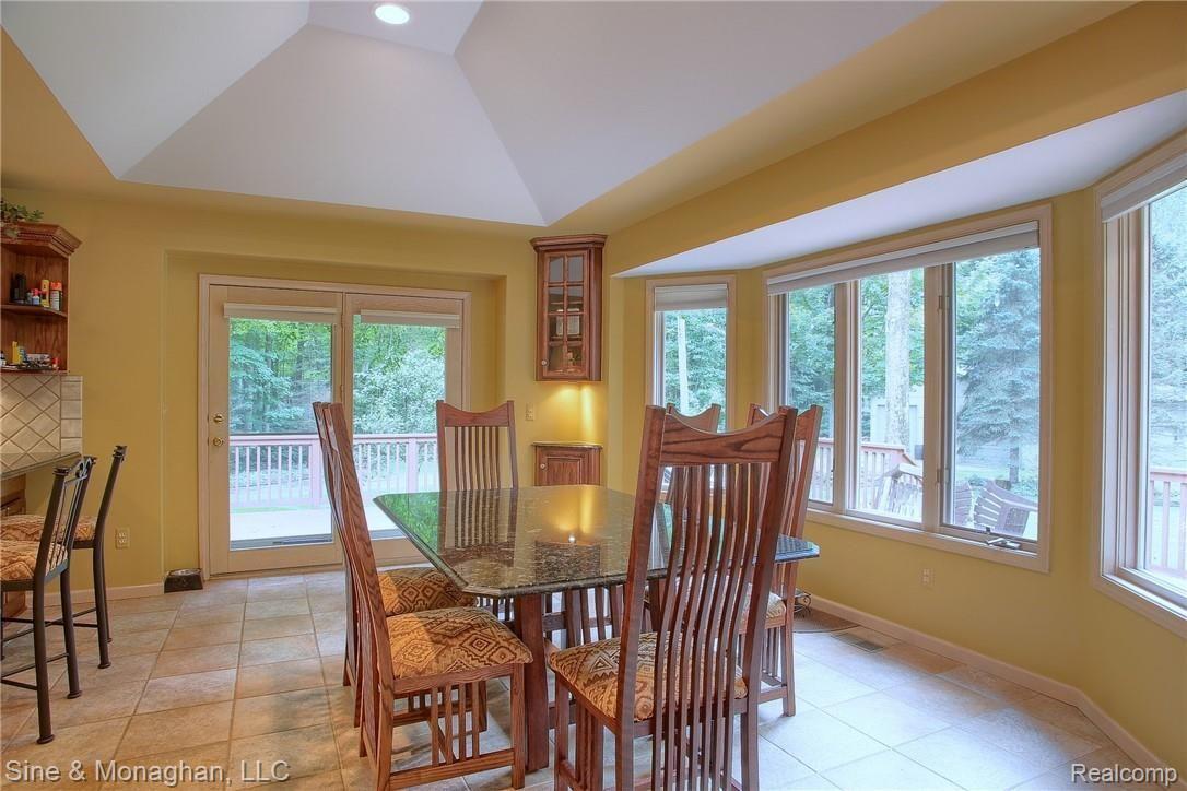8738 Morrow Road Algonac, MI 48001 - Photo 24 of 40 Breakfast_Nook.jpg