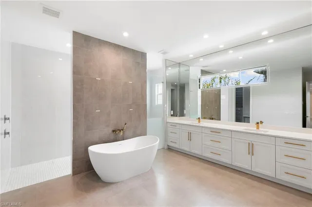 $3,050,000 | 1086 Michigan Avenue, Naples, FL 34103