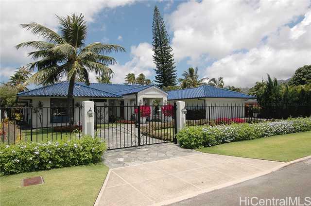 281 Portlock Road Honolulu, HI 96825 - Photo 1 of 1 a front view of a house with a garden