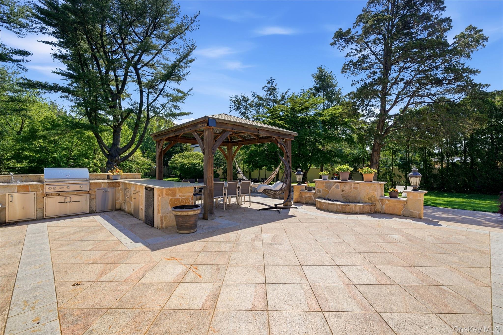 199 Cold Spring Road Syosset, NY 11791 - Photo 36 of 48