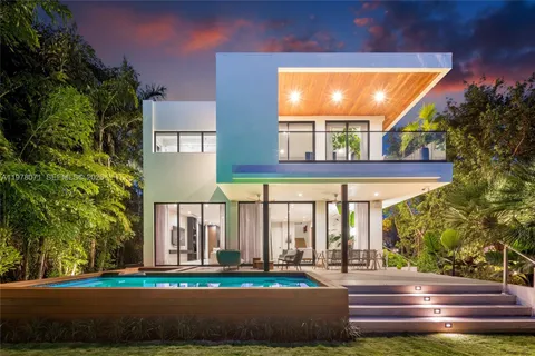 $6,595,000 | 5701 North Bay Road, Miami Beach, FL 33140