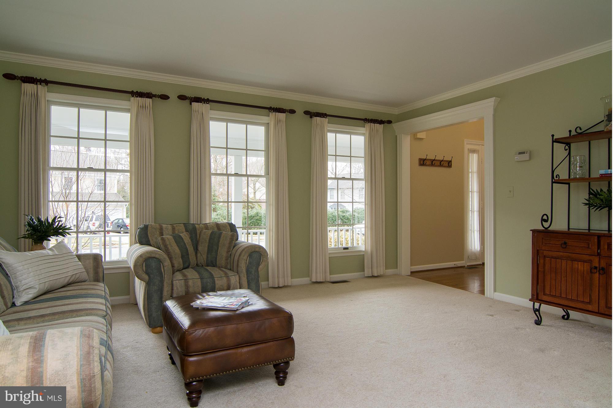 404 Riding Ridge Road Annapolis, MD 21403 - Photo 5 of 30 Living Room