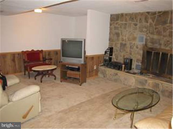 9 South Park Road Tabernacle, NJ 08088 - Photo 15 of 17 Family Room