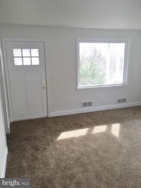 2126 Corbin Road Baltimore, MD 21214 - Photo 5 of 13 Living Room