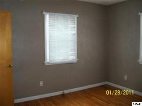 970 State Street Adrian, MI 49221 - Photo 6 of 9 20004410-5.JPG