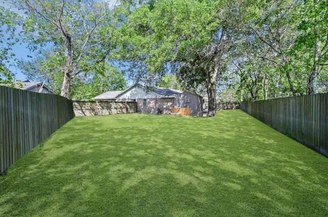 $2,000 | 18767 Glen Briar Lane, Houston, TX 77084