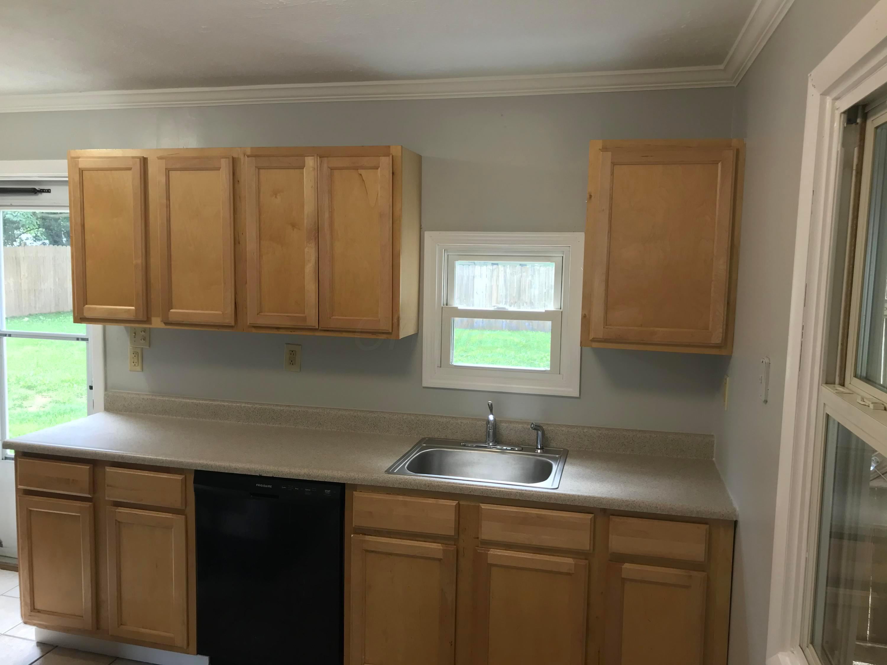 929 Bucknell Road Whitehall, OH 43213 - Photo 2 of 8