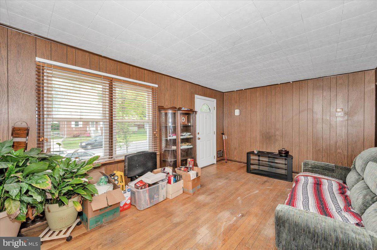 9813 Braddock Road Silver Spring, MD 20903 - Photo 3 of 48