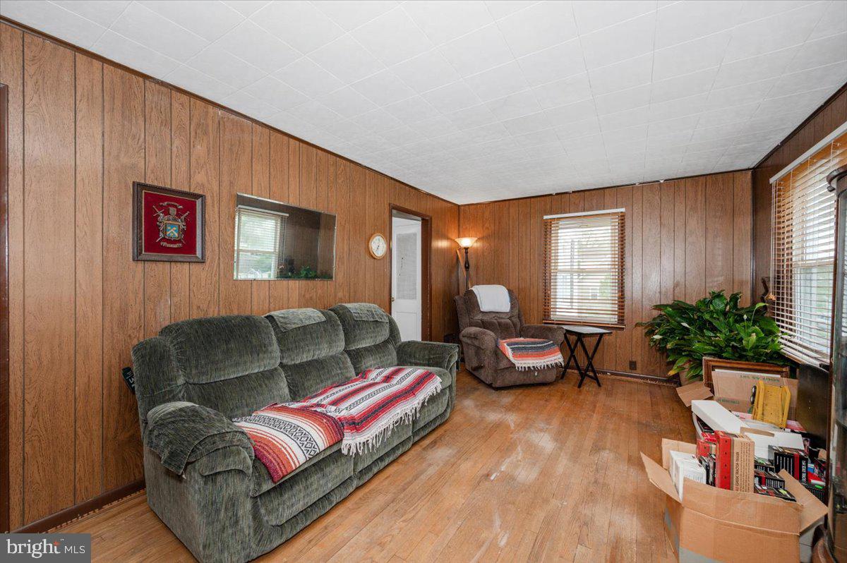 9813 Braddock Road Silver Spring, MD 20903 - Photo 5 of 48