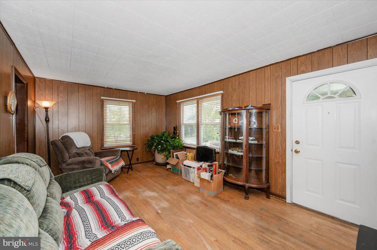 9813 Braddock Road Silver Spring, MD 20903 - Photo 6 of 48