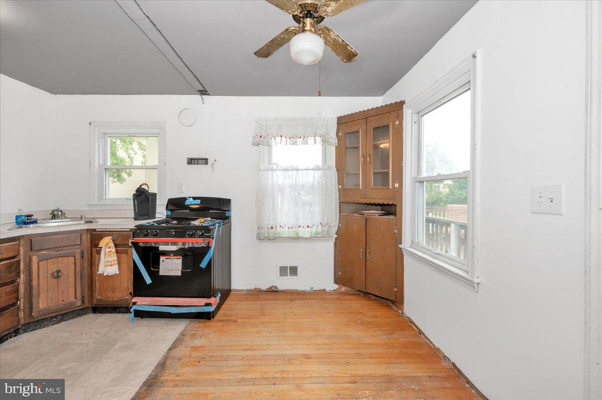 9813 Braddock Road Silver Spring, MD 20903 - Photo 7 of 48