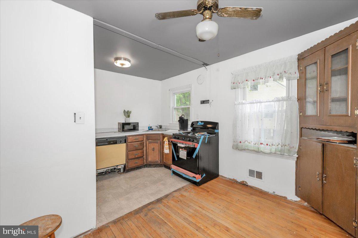 9813 Braddock Road Silver Spring, MD 20903 - Photo 8 of 48