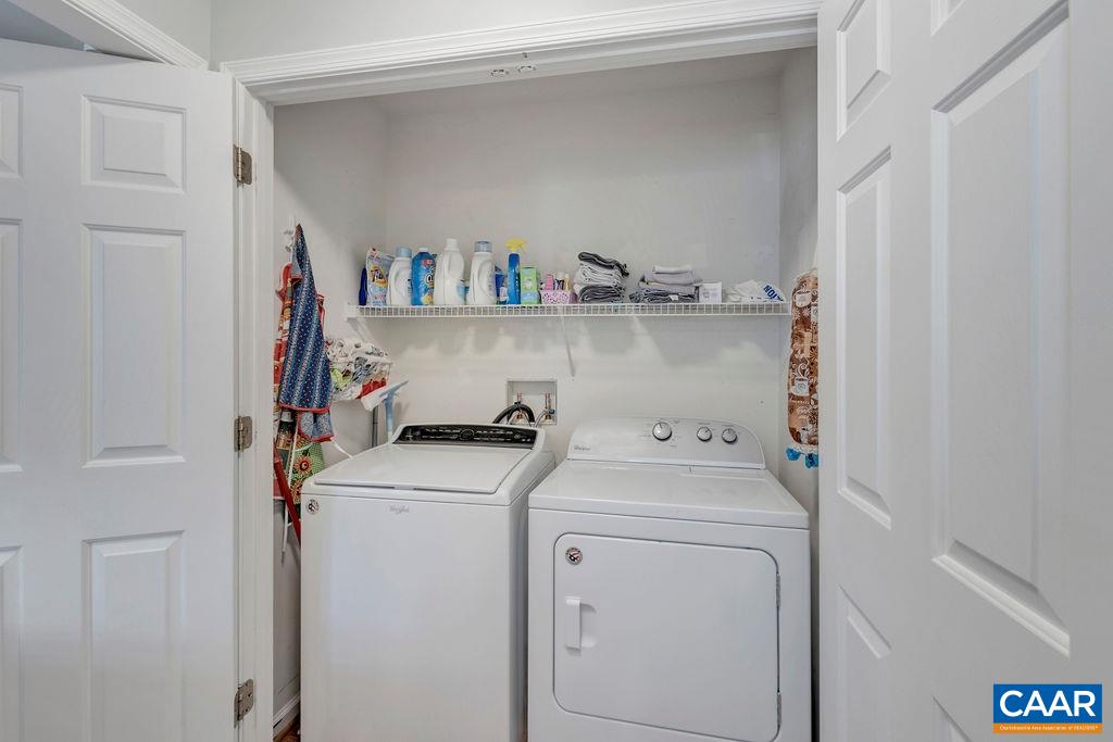 27 Zephyr Road Palmyra, VA 22963 - Photo 20 of 34 a utility room with dryer and washer