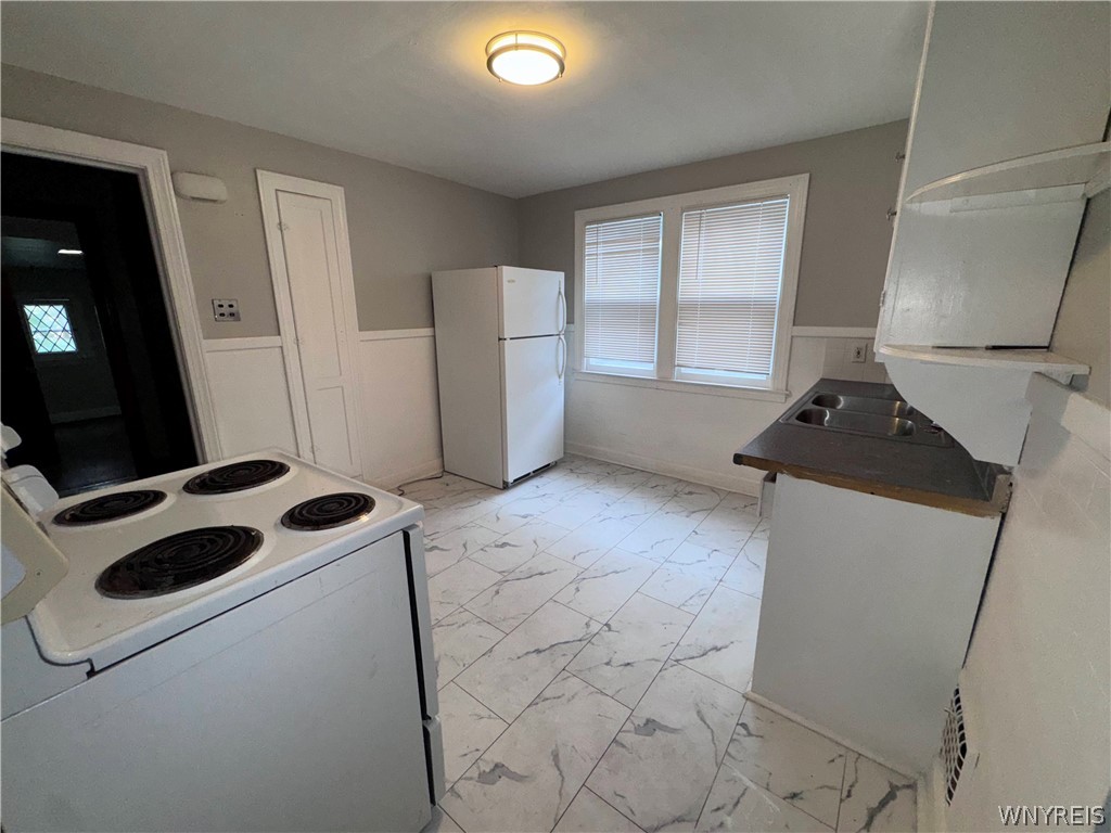 34 Sunset Street Buffalo, NY 14207 - Photo 3 of 12 Kitchen