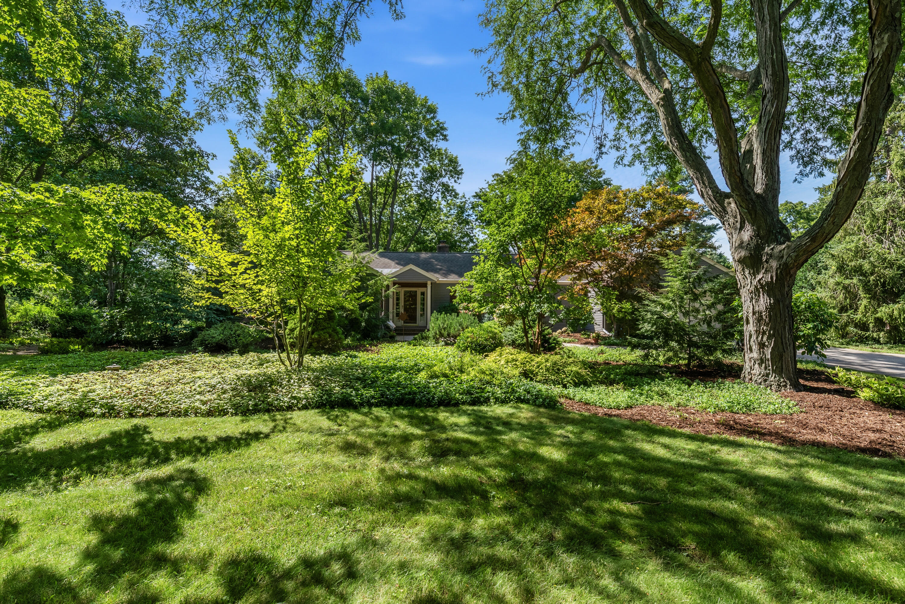11453 Riverland Road Mequon, WI 53092 - Photo 24 of 30 Lush Landscaping