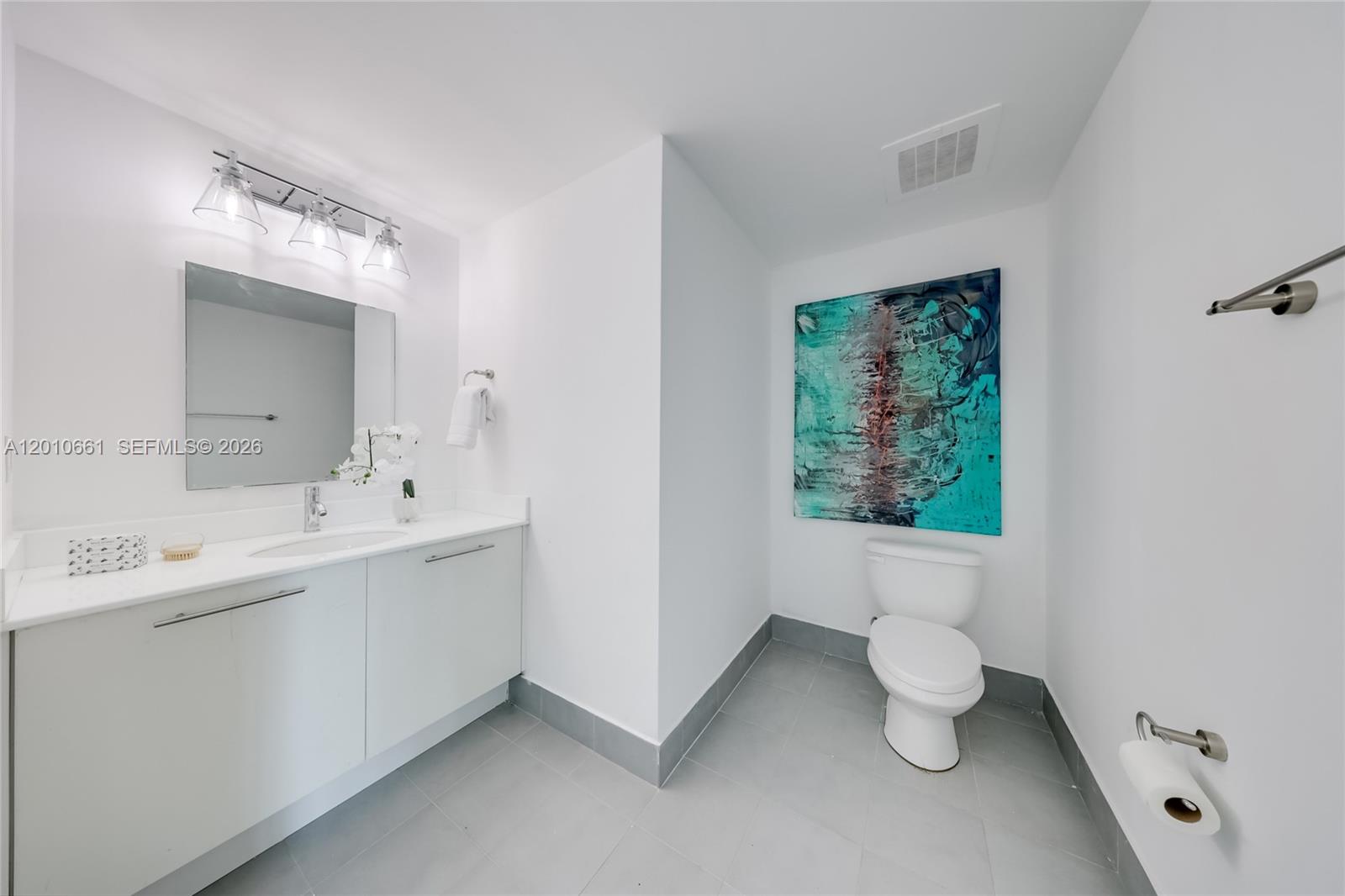 92 Southwest 3rd Street, Unit 5202 Miami, FL 33130 - Photo 17 of 27 a bathroom with a sink and a mirror