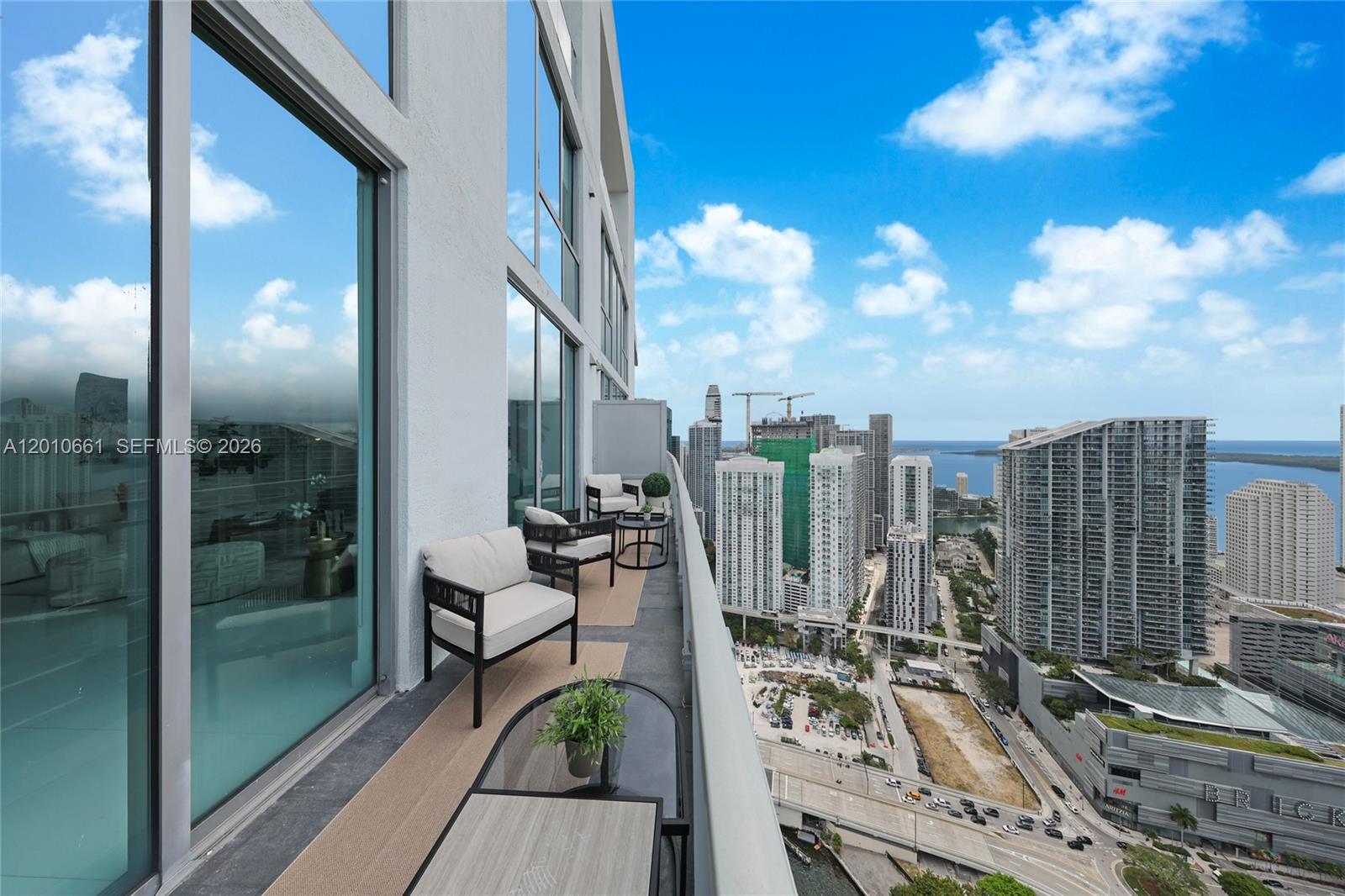 92 Southwest 3rd Street, Unit 5202 Miami, FL 33130 - Photo 9 of 27 a view of balcony and patio