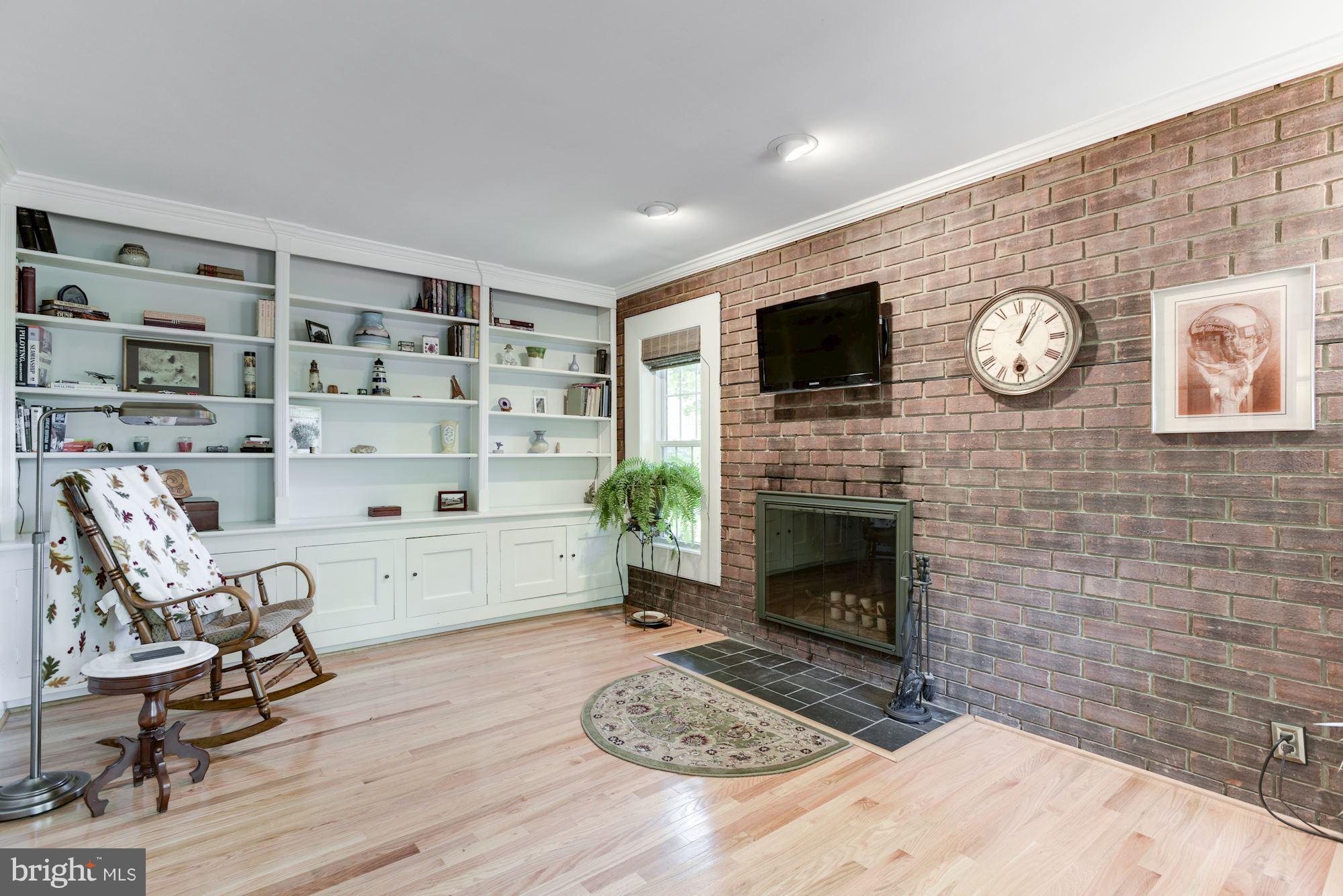 2206 Golf Course Drive Reston, VA 20191 - Photo 11 of 30 Family Room
