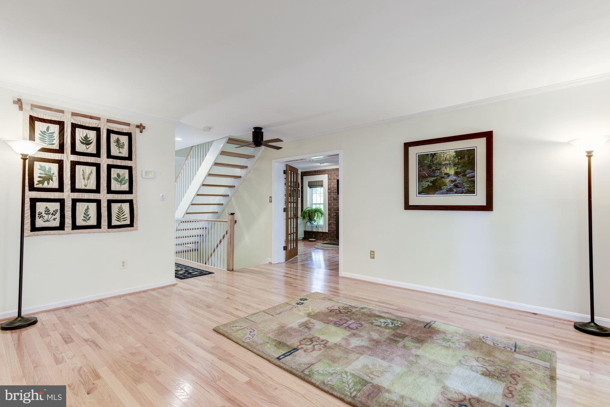 2206 Golf Course Drive Reston, VA 20191 - Photo 7 of 30 Living Room