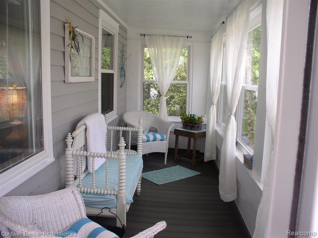 3141 Cumberland Road Berkley, MI 48072 - Photo 5 of 25 Cozy Sun Porch
