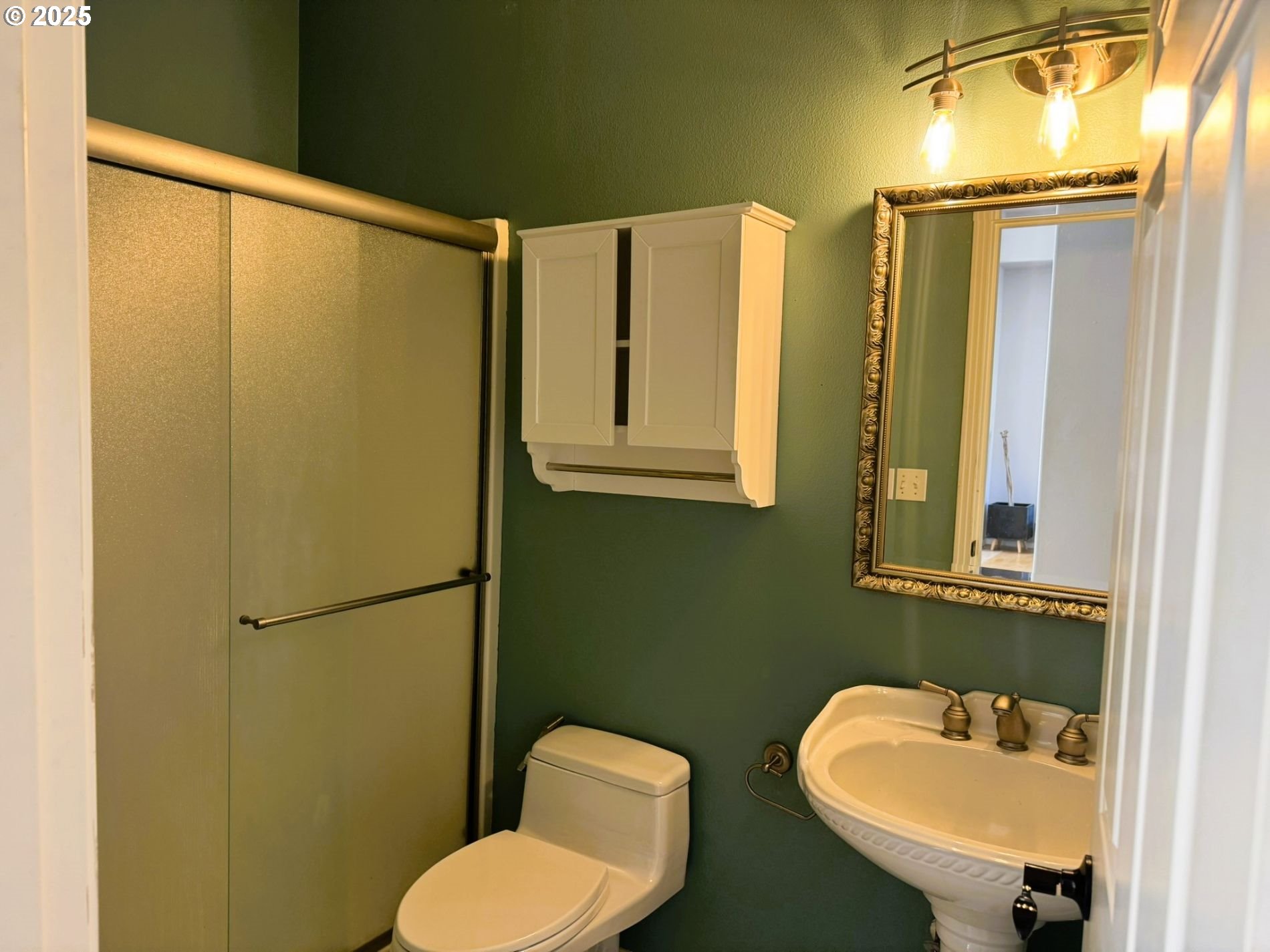 13728 Southwest 130th Place Portland, OR 97223 - Photo 14 of 24 a bathroom with a toilet sink shower and mirror