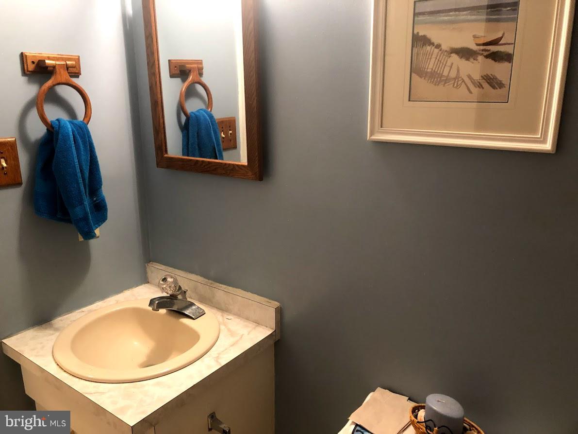 22230 Bull Road Leonardtown, MD 20650 - Photo 13 of 26 Hall bath