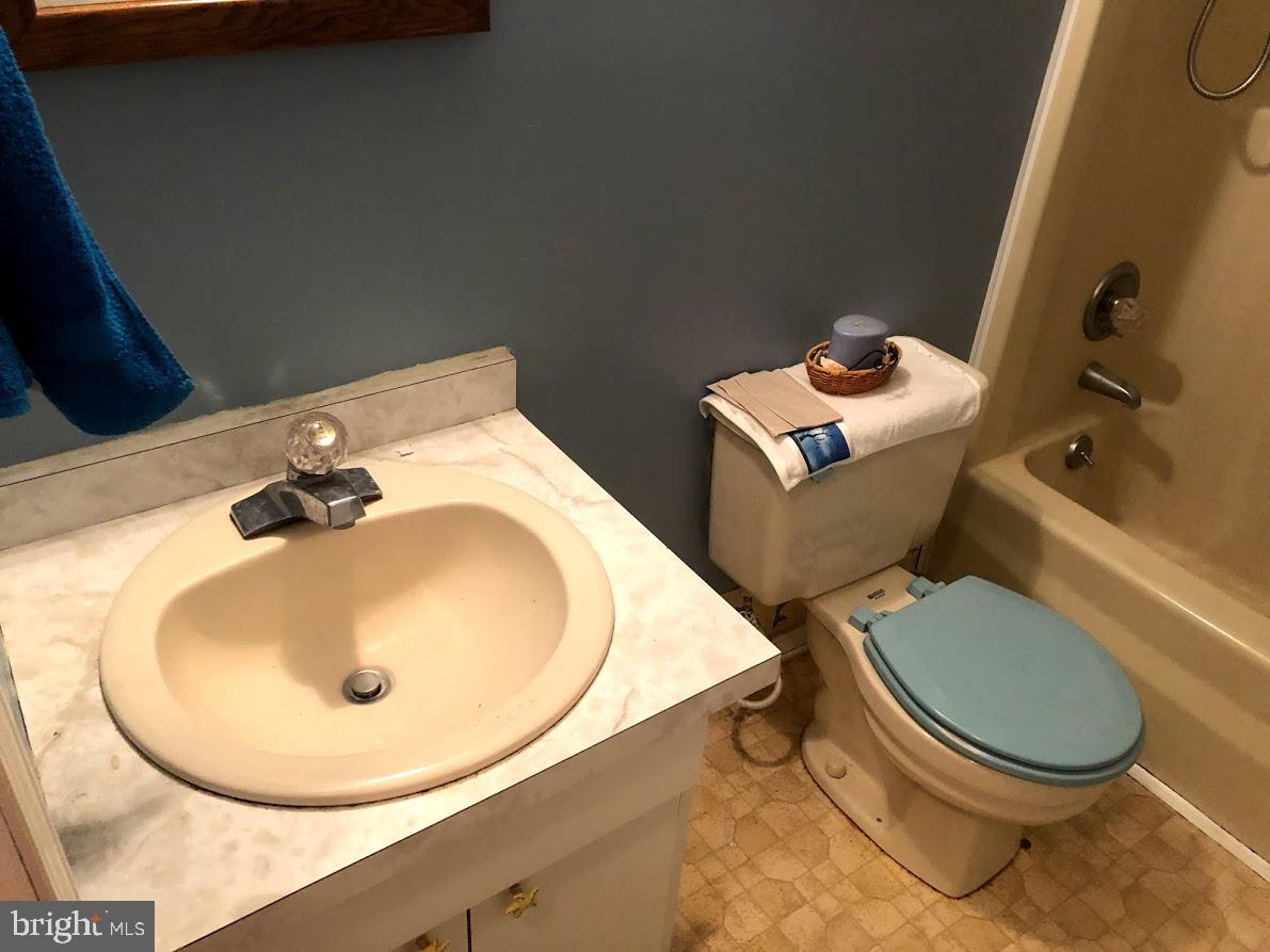 22230 Bull Road Leonardtown, MD 20650 - Photo 14 of 26 Hall bath