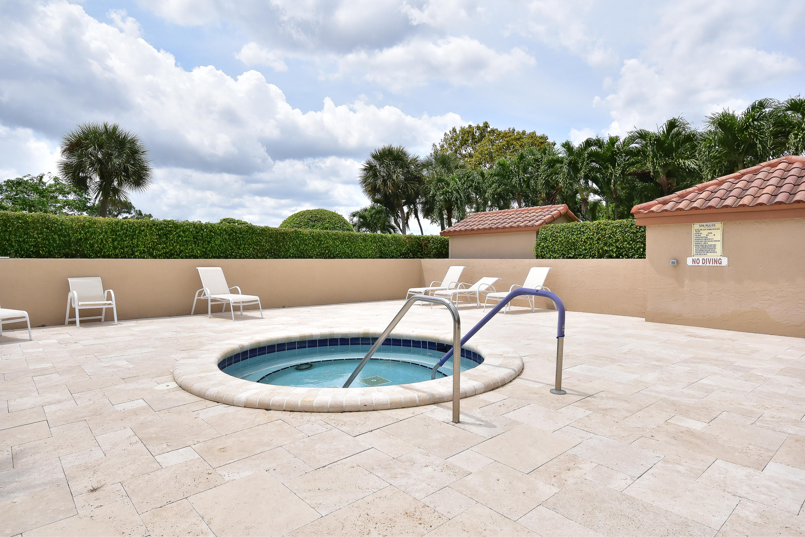 23465 Water Circle Boca Raton, FL 33486 - Photo 35 of 42 Jacuzzi