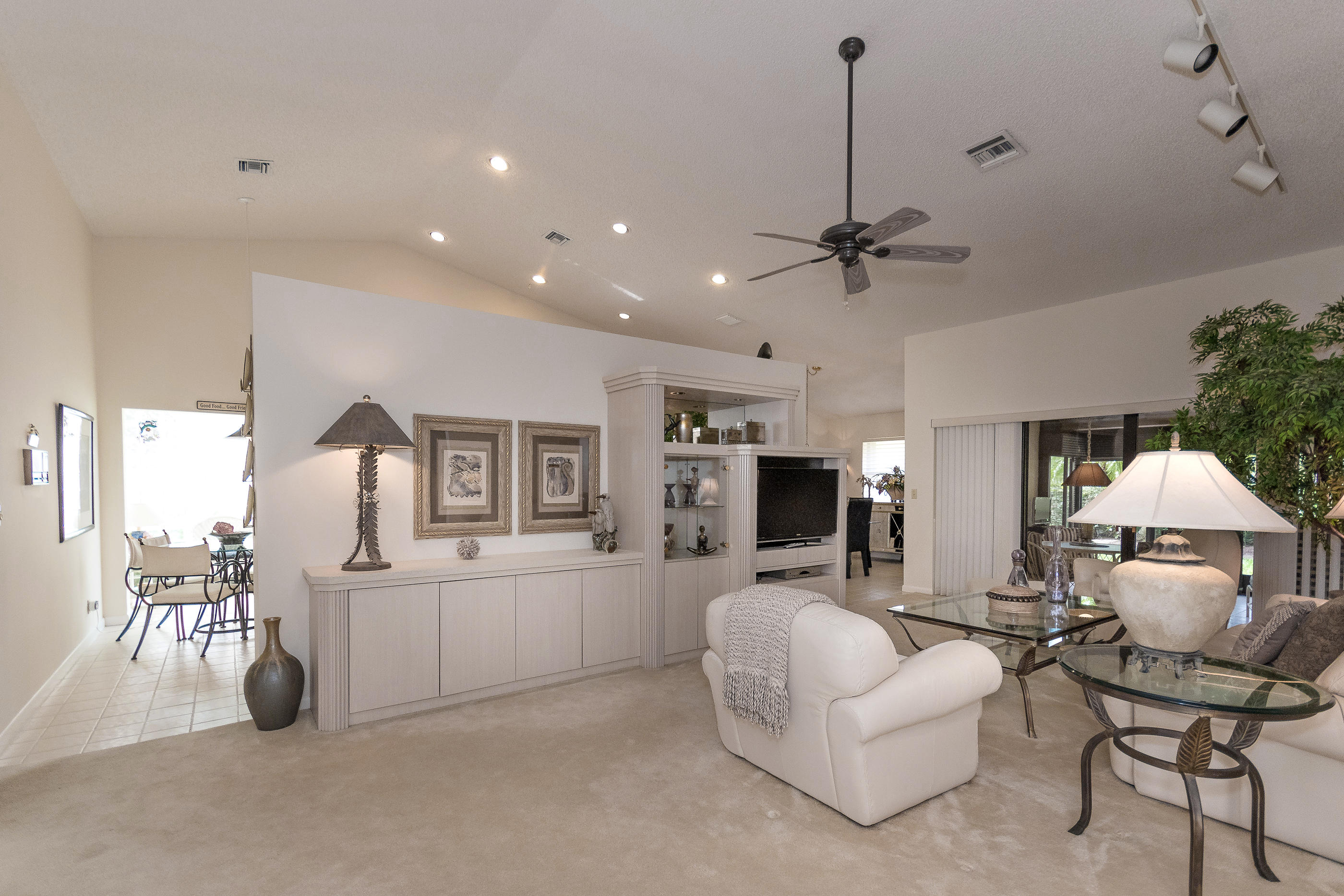 23465 Water Circle Boca Raton, FL 33486 - Photo 7 of 42 Living Room