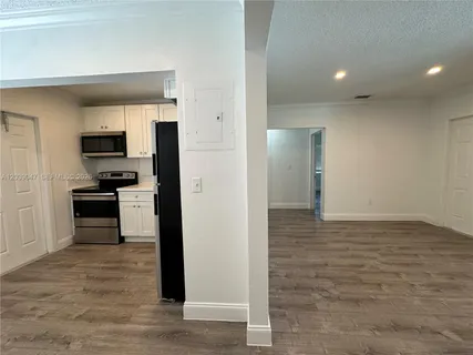 $2,095 | 1737 Liberty Street, Unit 10, Hollywood, FL 33020