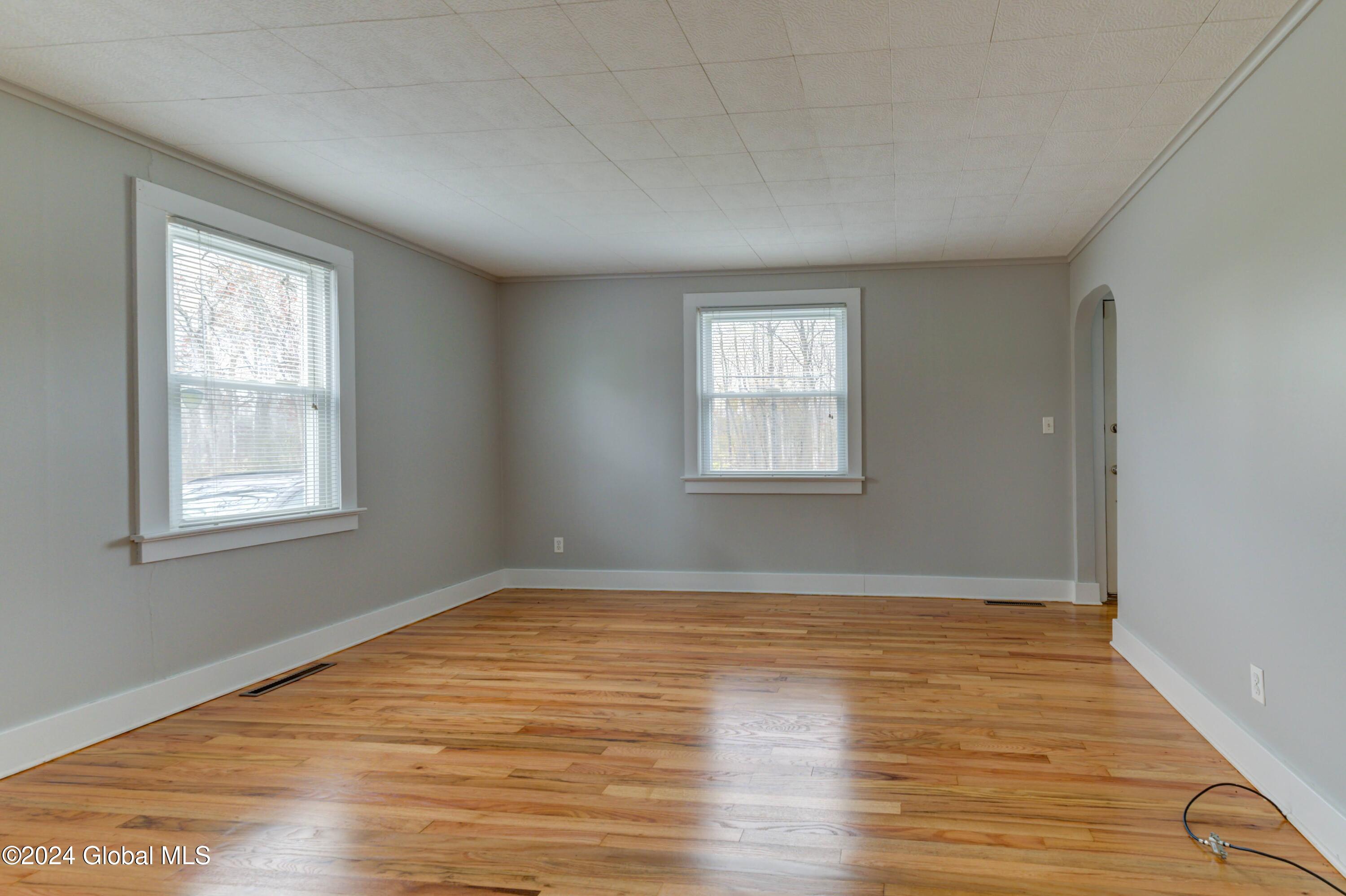 95 Lisha Kill Road Colonie, NY 12205 - Photo 12 of 40 95 Lisha Kill-7
