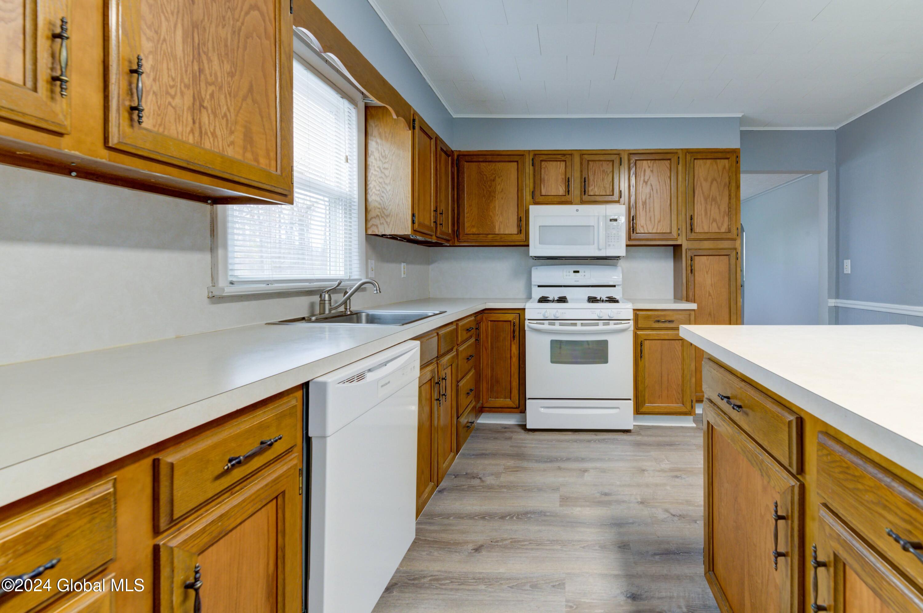 95 Lisha Kill Road Colonie, NY 12205 - Photo 7 of 40 95 Lisha Kill-2
