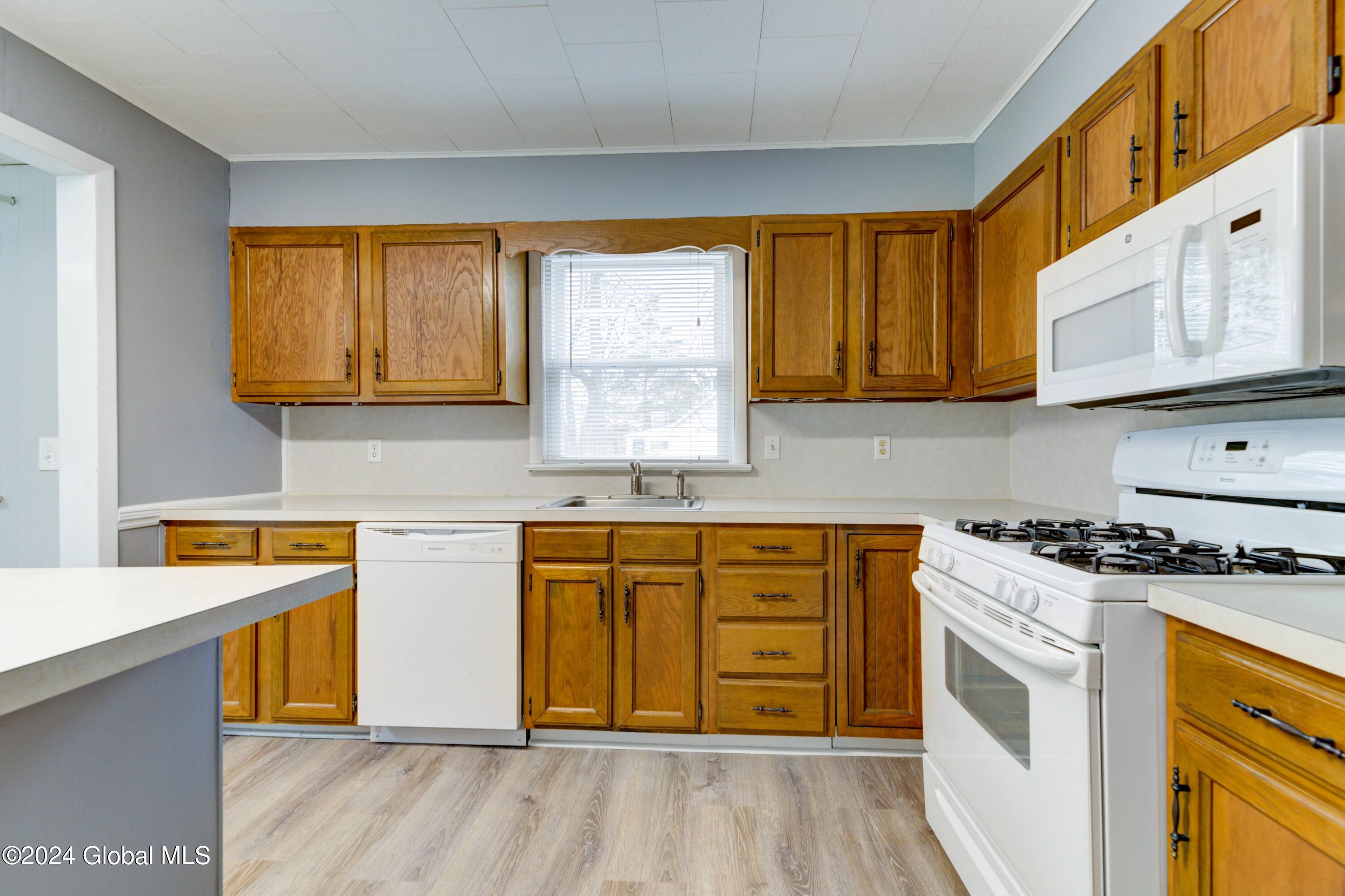 95 Lisha Kill Road Colonie, NY 12205 - Photo 9 of 40 95 Lisha Kill-4