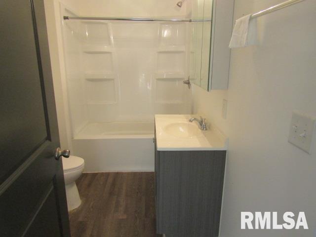 1506 Hillside Road Rosiclare, IL 62982 - Photo 15 of 29 a bathroom with a sink a toilet and shower