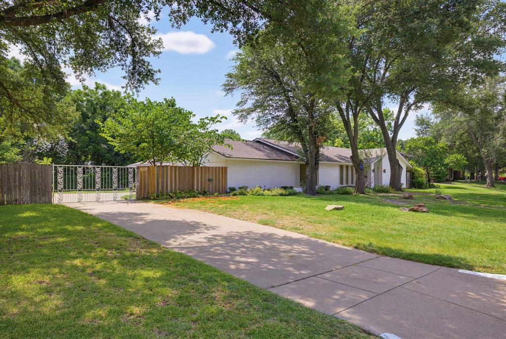 21 Crosslands Road Benbrook, TX 76132 - Photo 3 of 32