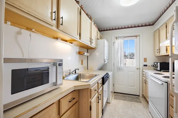 $209,000 | 54 Mitchell Drive, Unit 54, Chicopee, MA 01022