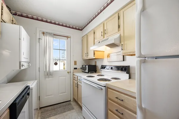$209,000 | 54 Mitchell Drive, Unit 54, Chicopee, MA 01022