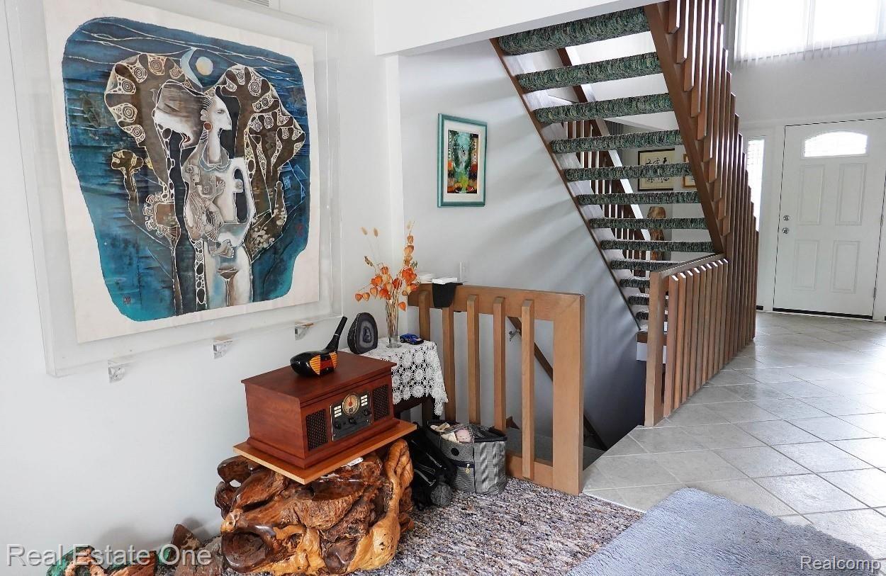 4325 Stoddard Road West Bloomfield, MI 48323 - Photo 7 of 63 Foyer.jpg