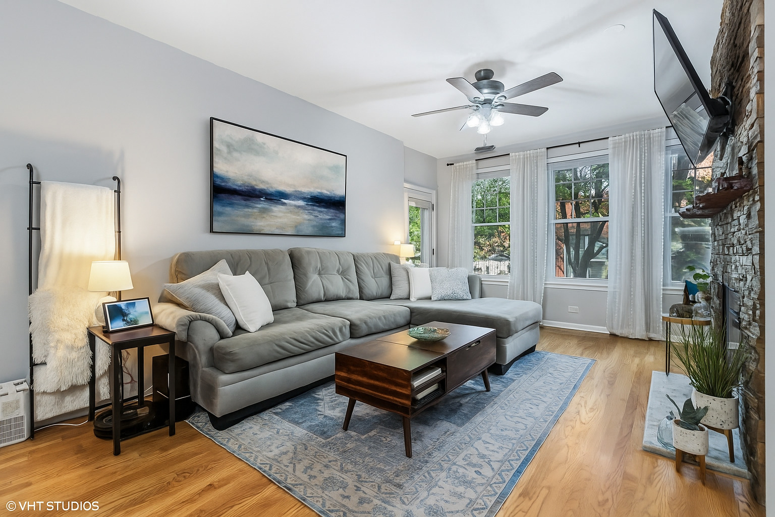 301 West Goethe Street, Unit 302 Chicago, IL 60610 - Photo 3 of 16