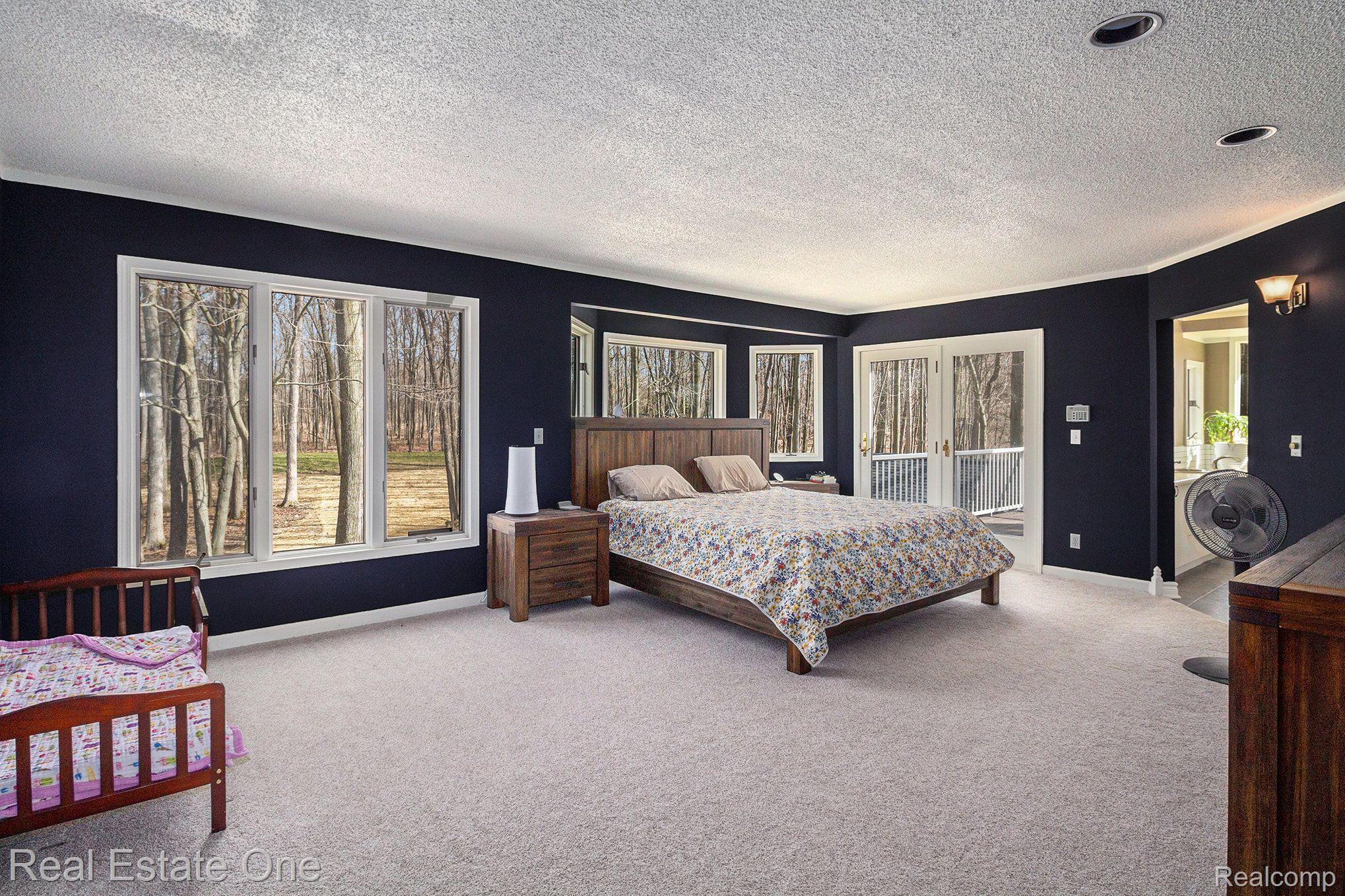 8155 Sheraton Park Road Fenton, MI 48430 - Photo 24 of 37 Primary bedroom