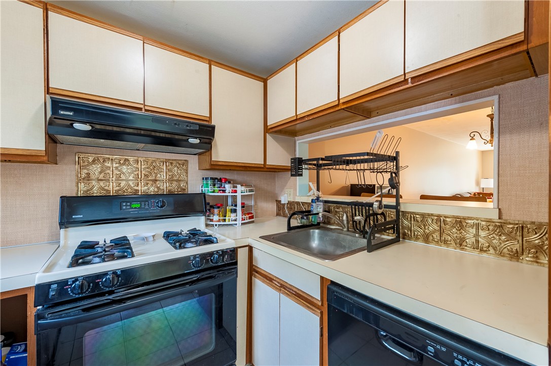 25 Sharon Street, Unit 6 Cranston, RI 02910 - Photo 3 of 24