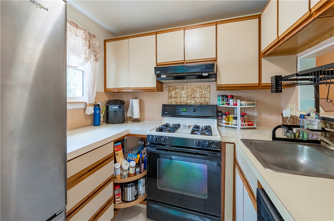 25 Sharon Street, Unit 6 Cranston, RI 02910 - Photo 4 of 24